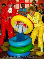 Игры с надувными кругами - Лимончик и Помидорчик на детском празднике